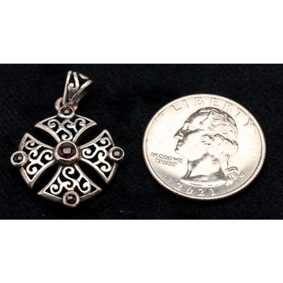 Unique Sterling Silver Maltese Cross pendant with 5 garnet colored stones - Picture 3 of 3